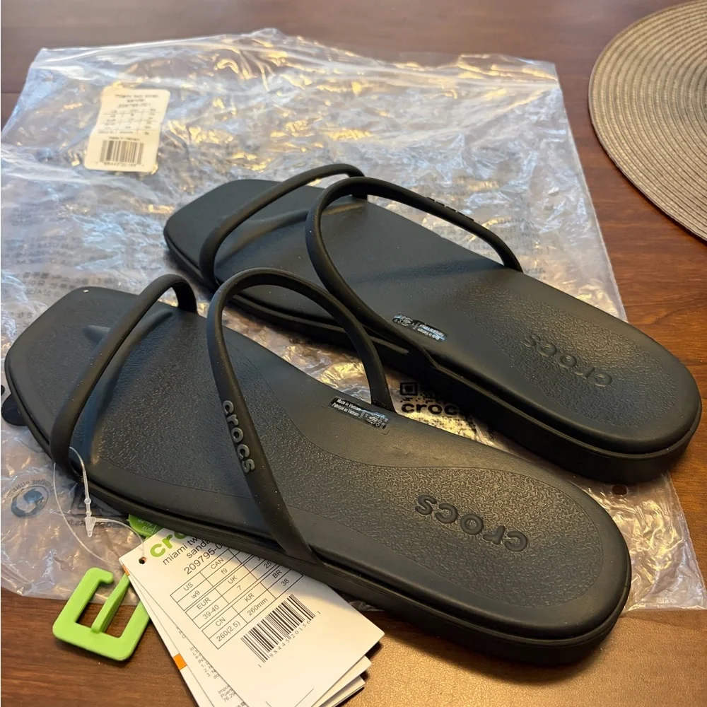 WOMEN'S Crocs Miami 2 Strap Black size 9